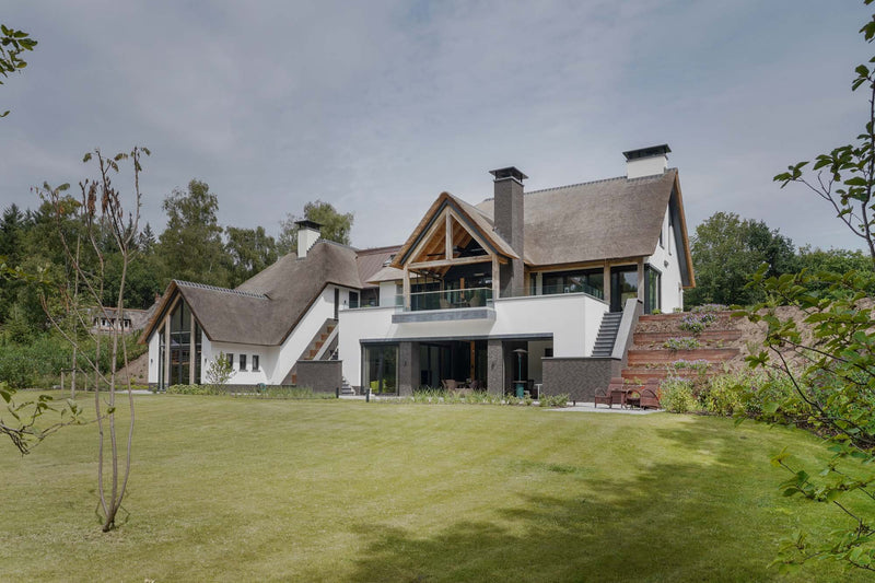 Landelijke Villa met Eikenhouten Spanten